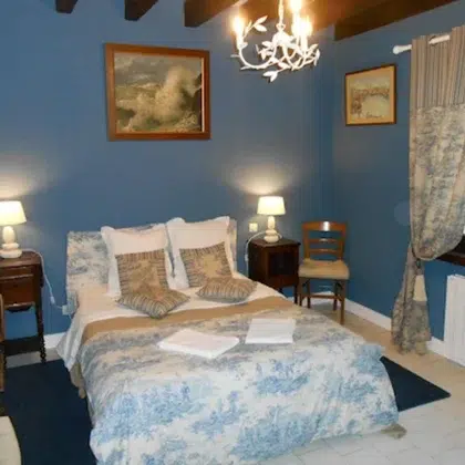 Our guest rooms 5 photo chambre bleue ferme des bordes