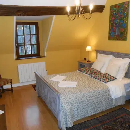 Our guest rooms 6 photo chambre jaune ferme des bordes